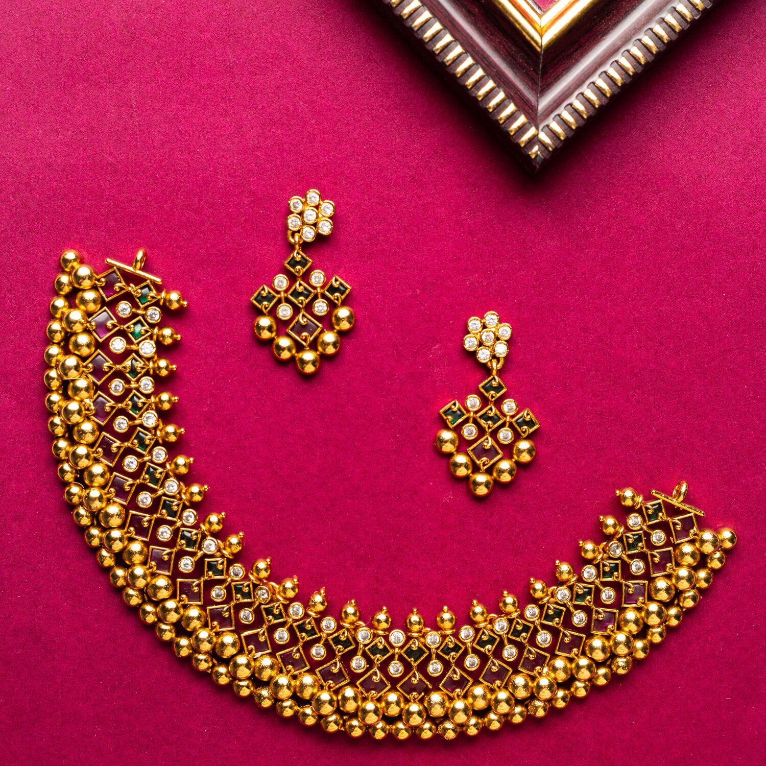 Simple Antique necklace set