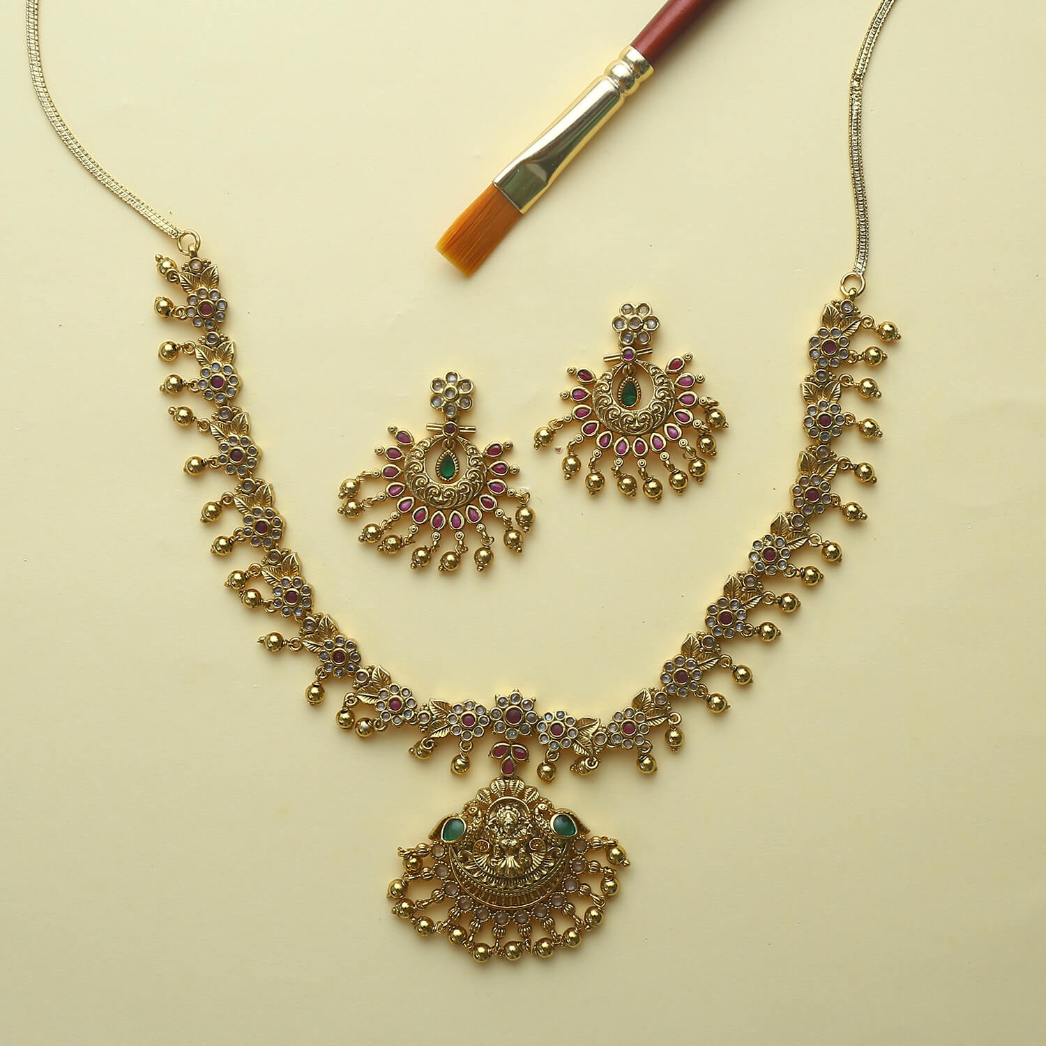 Vyjan Antique Necklace Set