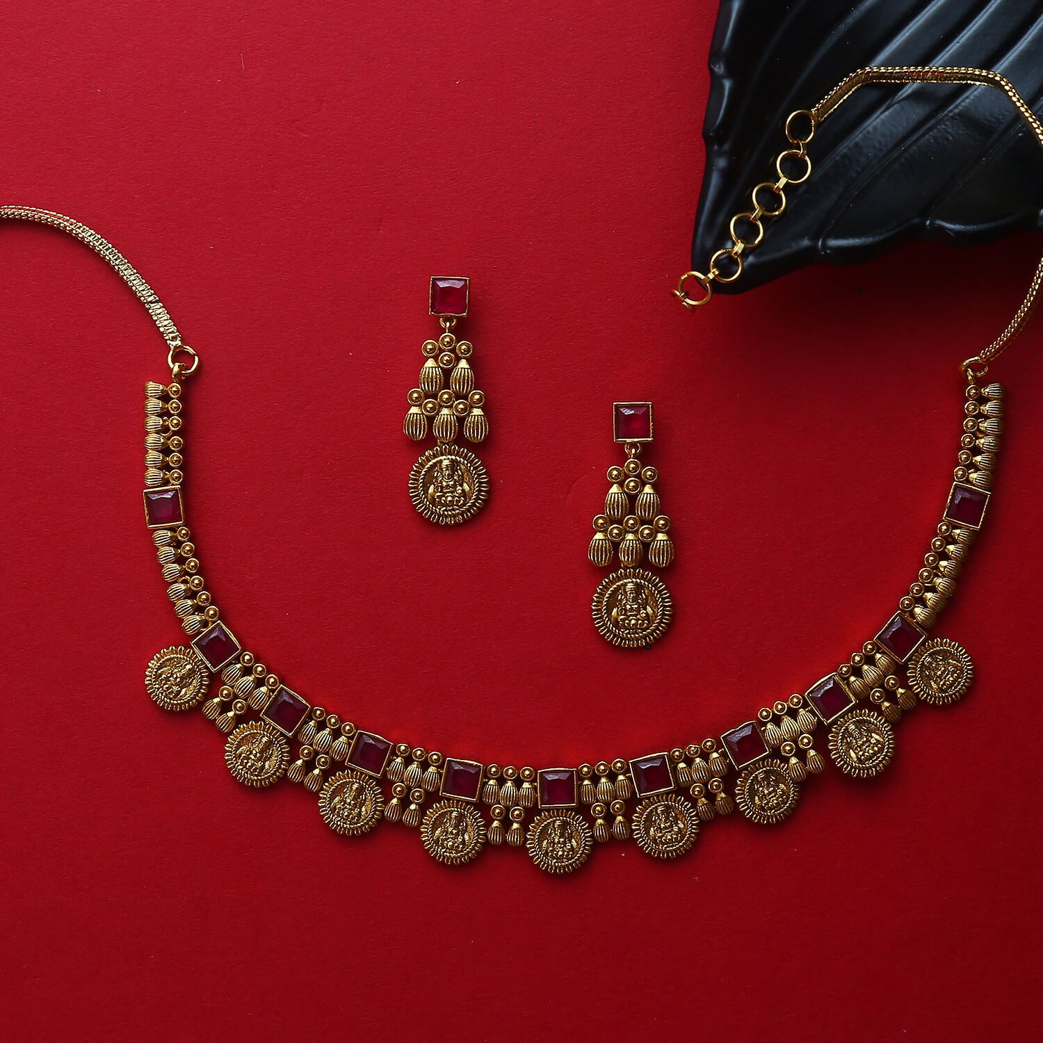 Qushi Antique Necklace Set